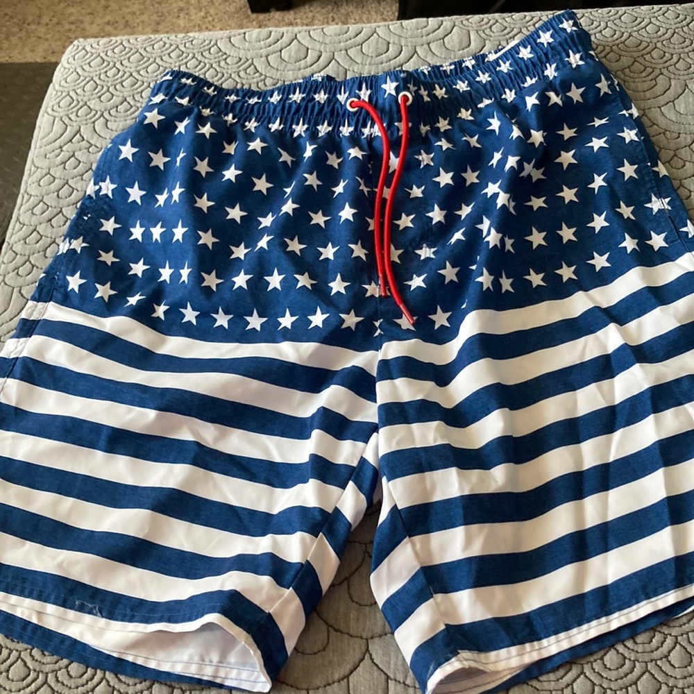 Old Navy men’s M swim shorts. NWOT